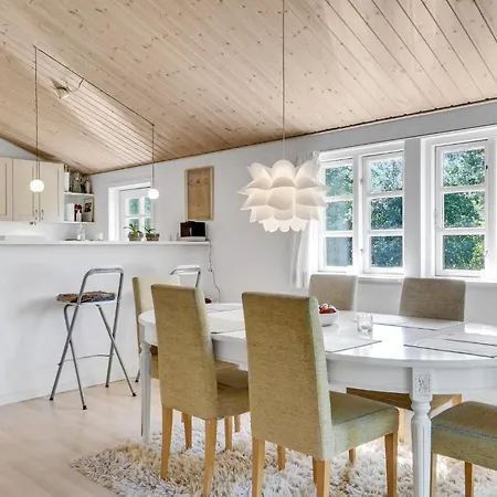 Hojby 9 بيت للعطل Højby